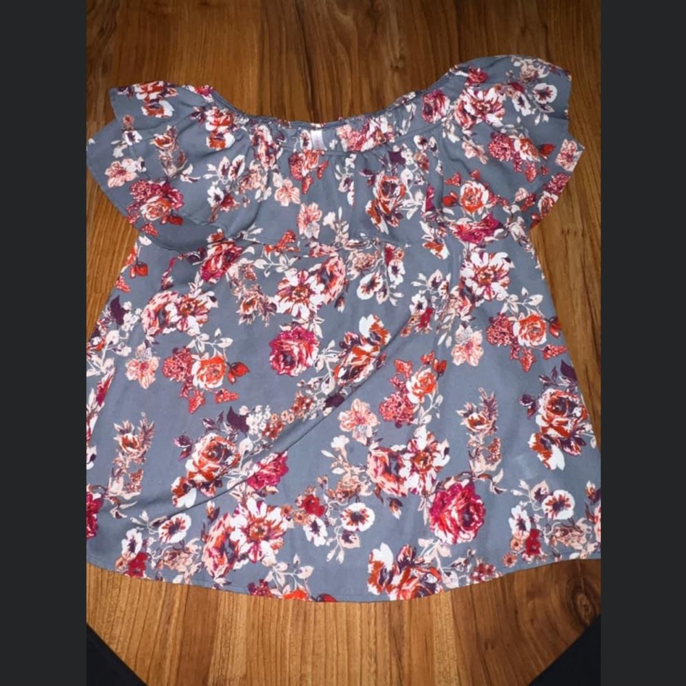 xhiliration off the shoulder floral shirt